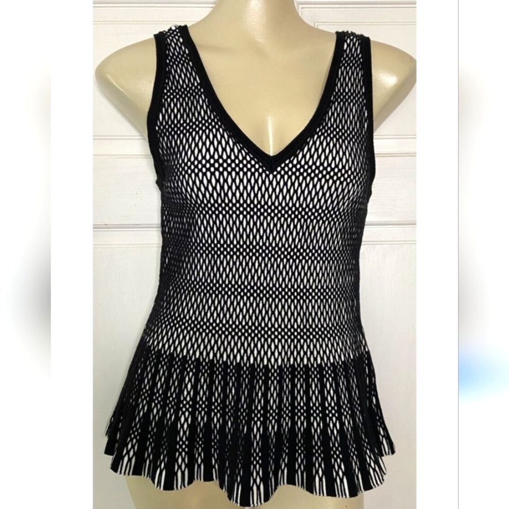 WHBM BLK/WHT KNIT PEPLUM TOP SZ MEDIUM